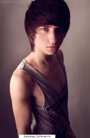 alex:eu muschi?nu prea cred... jok cu personaje